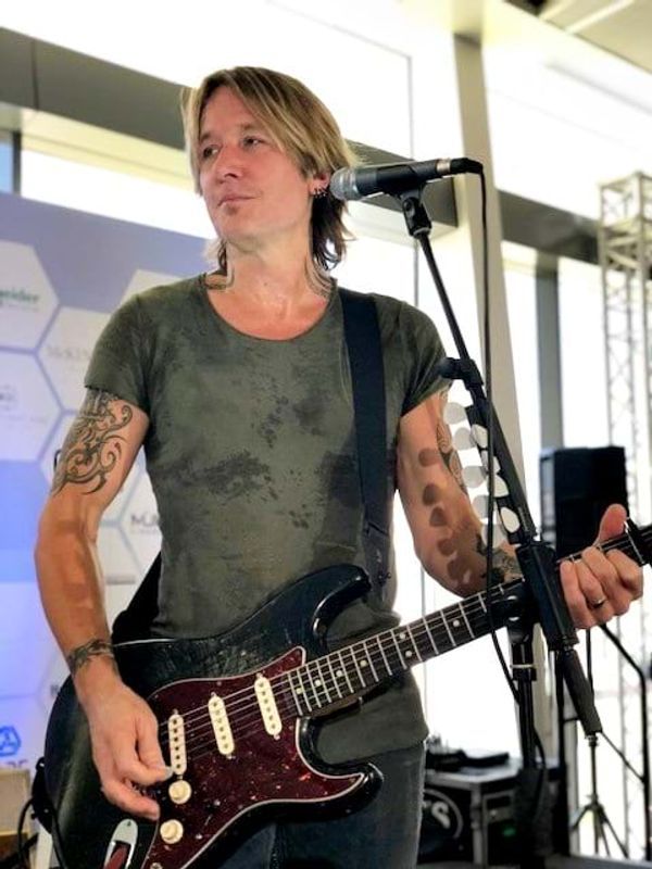 Keith Urban at a health event