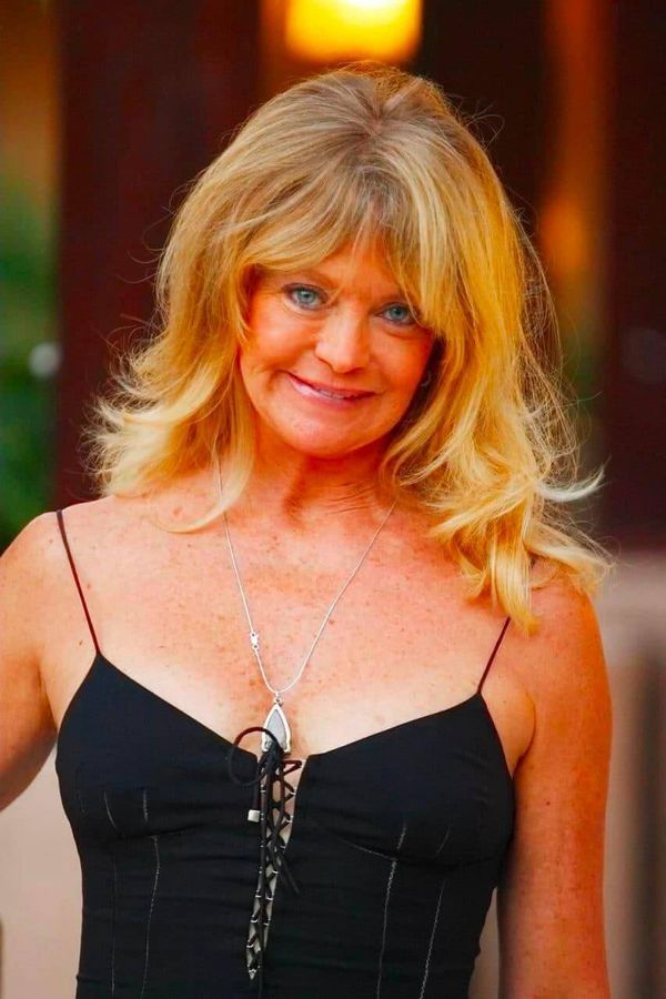 Goldie Hawn at 77: Embracing Confidence